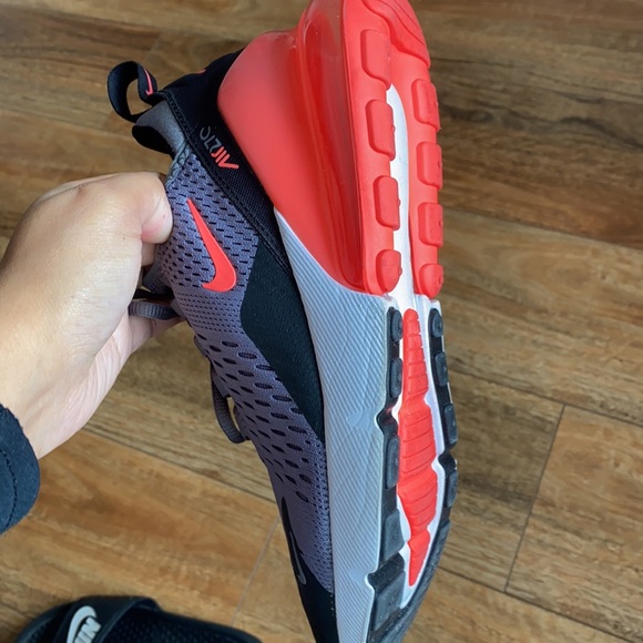 Nike Air Max 270 - Picture 2 of 3